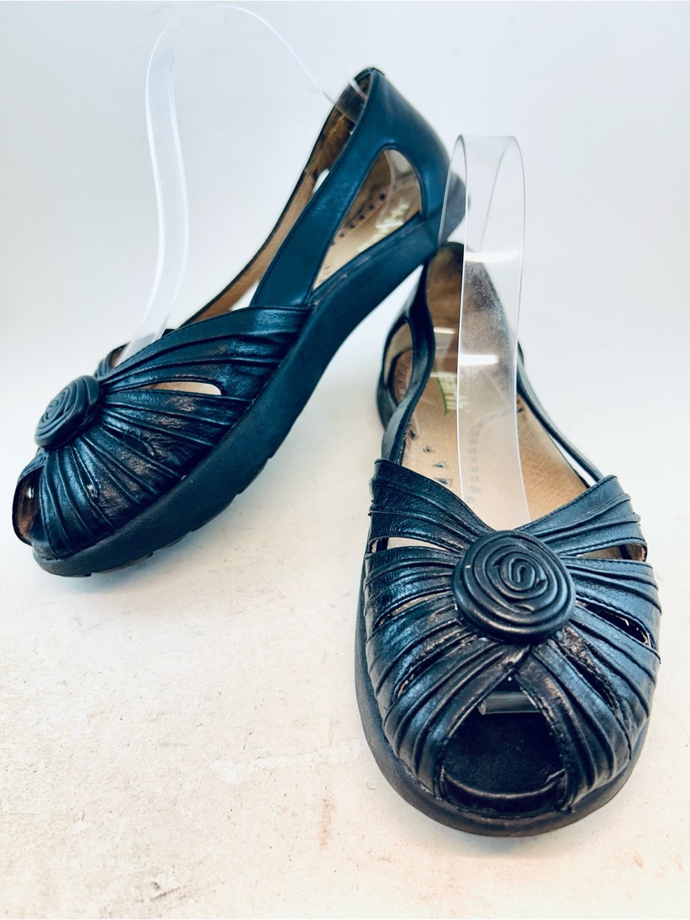 Earth Kalso Negative Heel Black Leather Stunning Rose Huarache Sandals sz 8